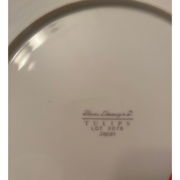 Set of 4 Riva Designs Tulip Dinner Plates - Picture 2 of 2